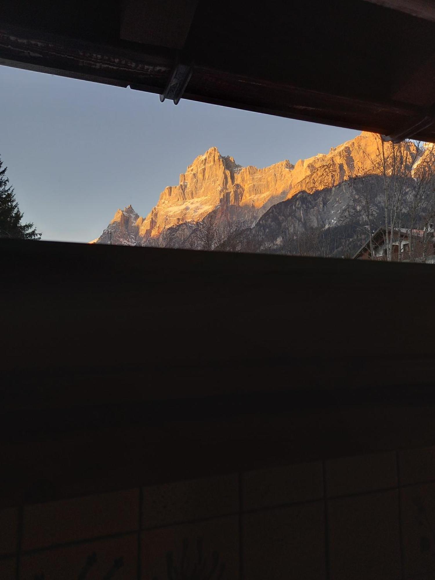 산비토디카도레 Deliziosa Mansarda Con Vista Dolomiti 아파트 외부 사진